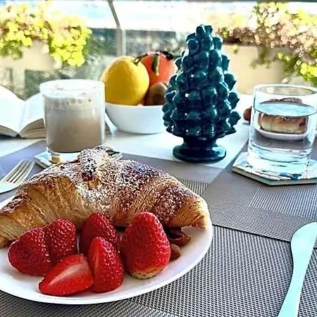 Location10 Bed & Breakfast 4*