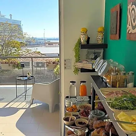 Alojamento de Acomodação e Pequeno-almoço Location10 4*