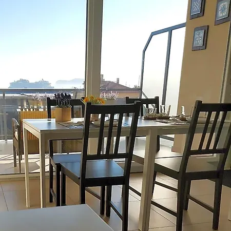 Location10 Bed and Breakfast Παλέρμο