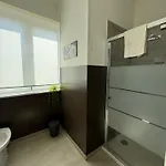 Location10 לינה וארוחת בוקר 4*