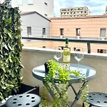 Location10 לינה וארוחת בוקר 4*