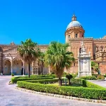לינה וארוחת בוקר Location10 4*