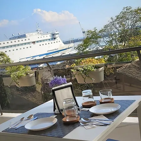 Location10 Bed & Breakfast 4*